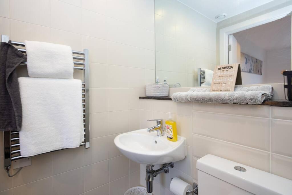 Stylish Mediacity 2Bed, Sleeps 6, Amazing Views Manchester Buitenkant foto