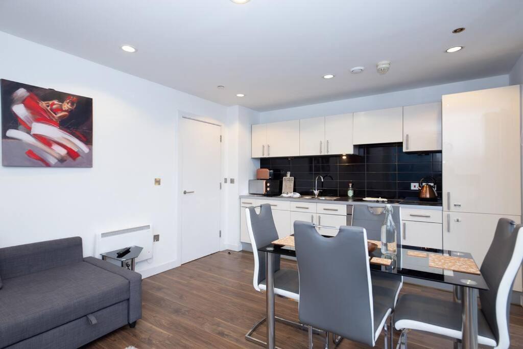 Stylish Mediacity 2Bed, Sleeps 6, Amazing Views Manchester Buitenkant foto