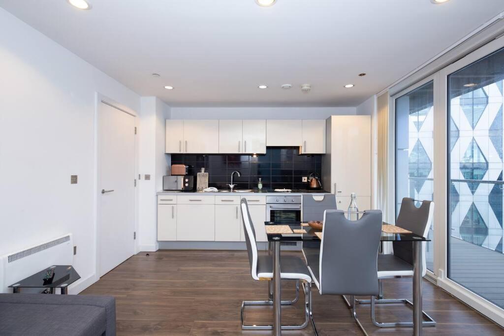 Stylish Mediacity 2Bed, Sleeps 6, Amazing Views Manchester Buitenkant foto