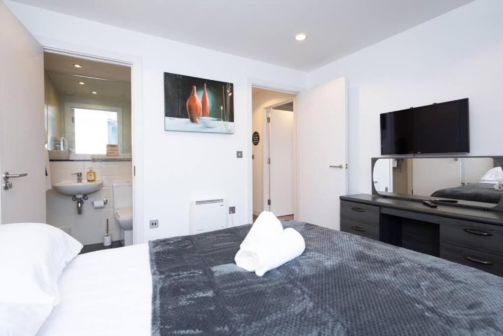 Stylish Mediacity 2Bed, Sleeps 6, Amazing Views Manchester Buitenkant foto