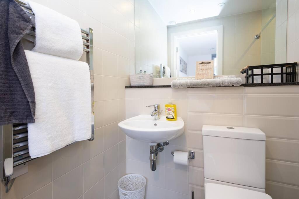 Stylish Mediacity 2Bed, Sleeps 6, Amazing Views Manchester Buitenkant foto