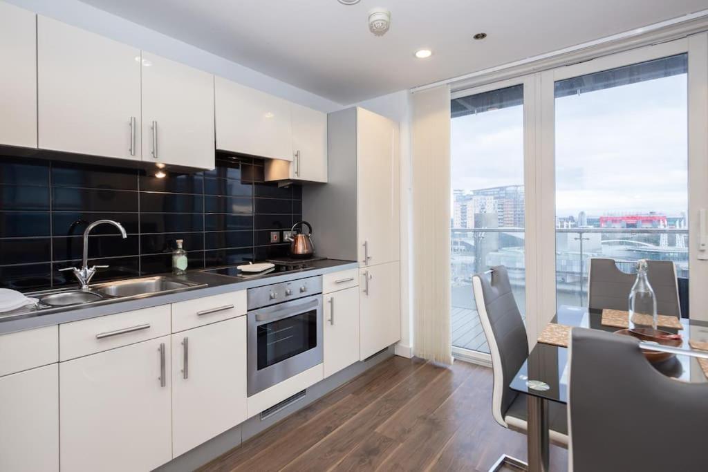 Stylish Mediacity 2Bed, Sleeps 6, Amazing Views Manchester Buitenkant foto