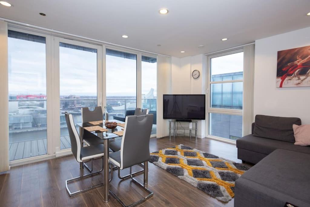 Stylish Mediacity 2Bed, Sleeps 6, Amazing Views Manchester Buitenkant foto